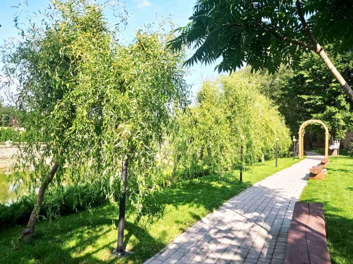 Готельно-Ресторанний Комплекс Прованс Парк Почаив Екстериор снимка