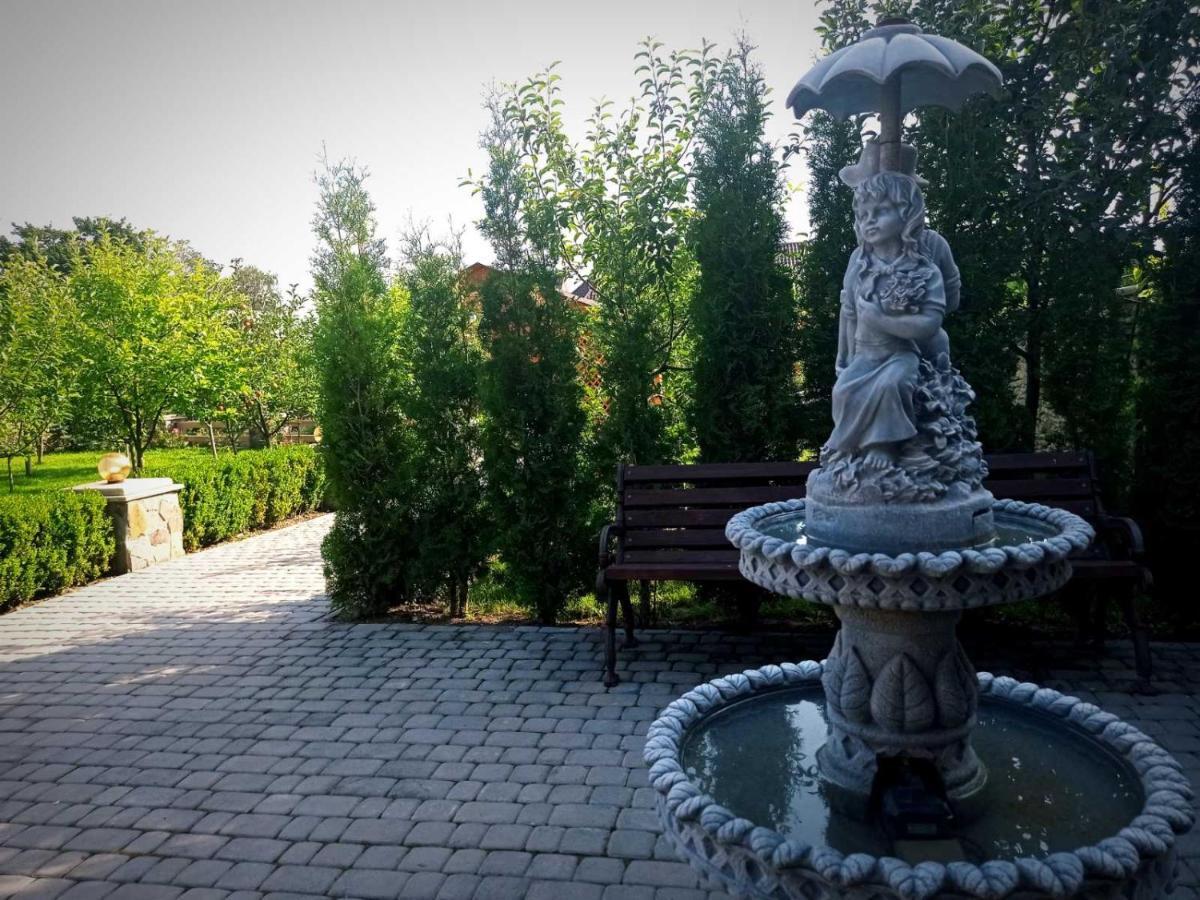 Готельно-Ресторанний Комплекс Прованс Парк Почаив Екстериор снимка